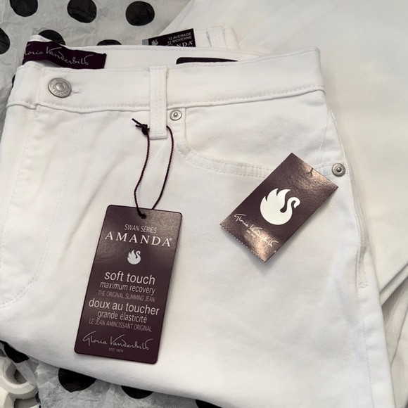 Gloria Vanderbilt Slimming White Jeans 🦋